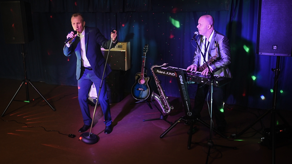The very best covers band for weddings is the Jukebox Party Band